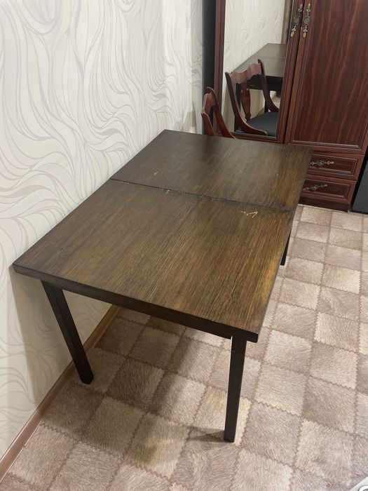 Продам кухонный стол