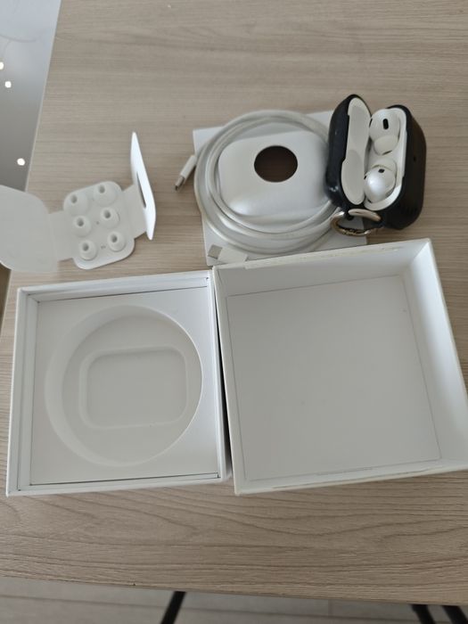 Продаю оригинальные беспроводные наушники Apple AirPods Pro 2