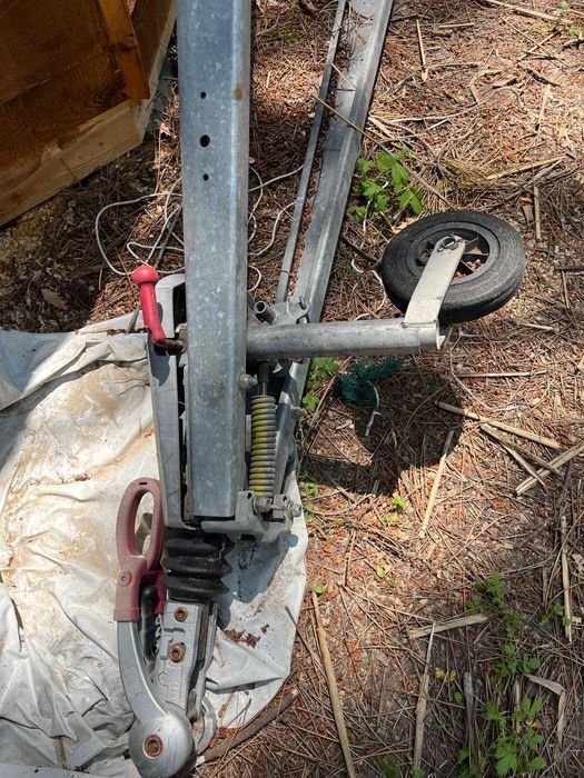 Теглич с опорно колело от каравана