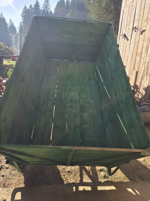 Remorca tractor o axa cu basculare mecanica