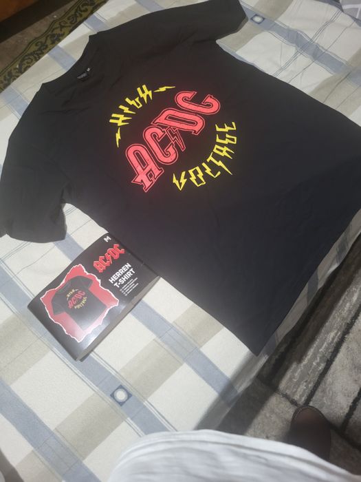 Tricou bărbătesc  cu imprimeu cu formația AC/DC.