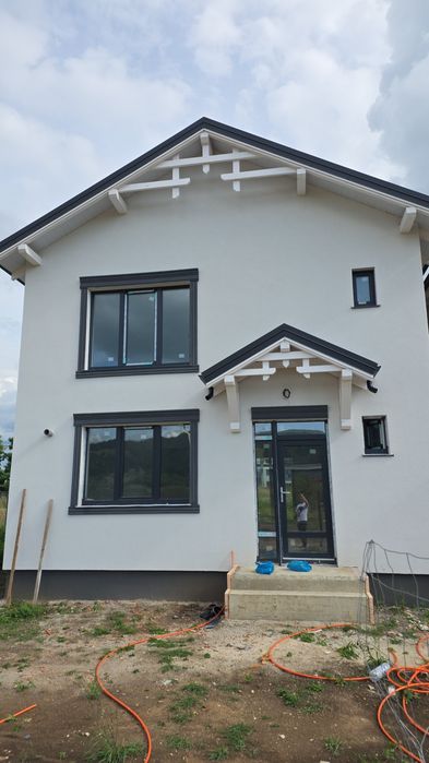 VILĂ parter și etaj, 4 camere, în zona Lempeș, 120 mp utili, 570mp teren, 222500 euro