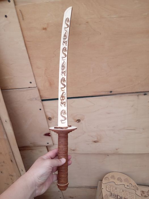 Игрушечный деревянный меч