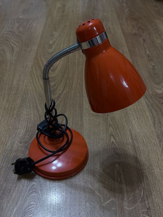 Продается настольная лампа
