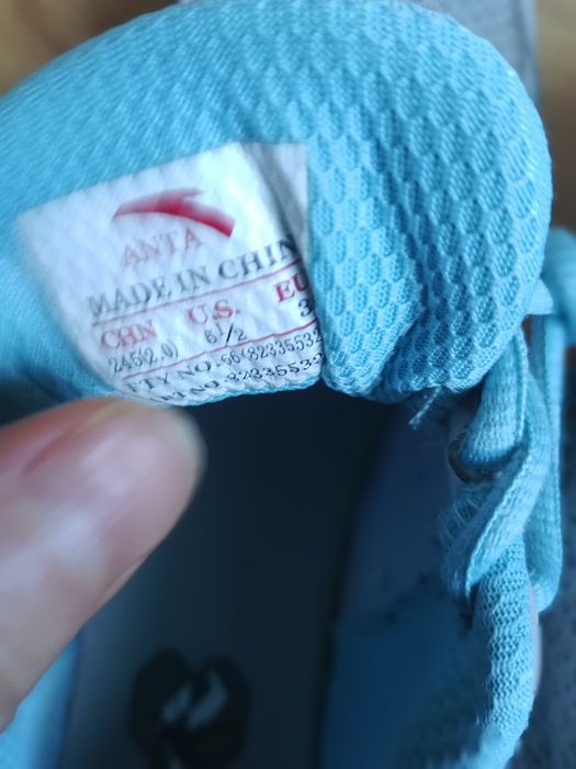 Кроссовки женские