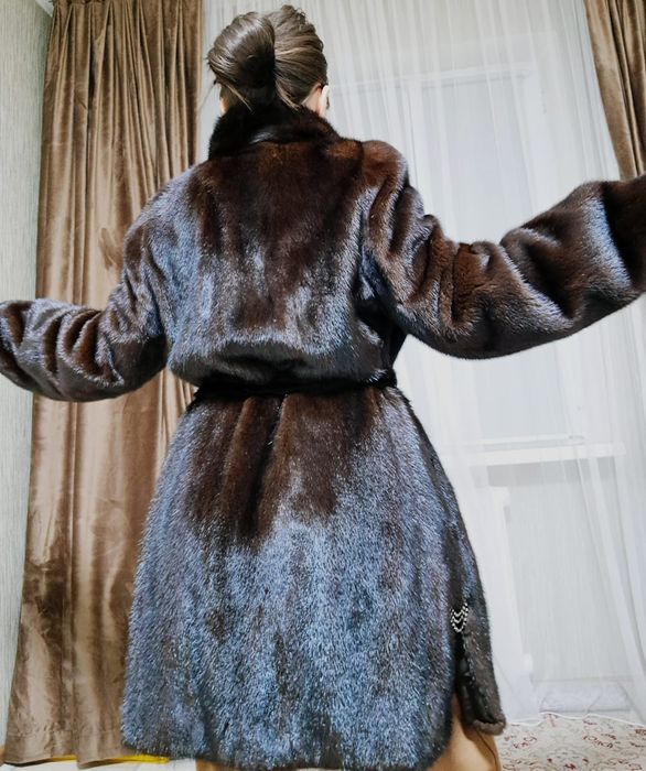 Продам норковую шубу