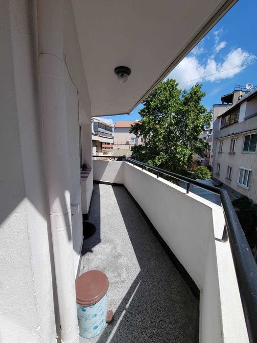 Дава се под наем Тристаен апартамент в Русе, Център - 80 кв.м за 357 € - Снимка #4