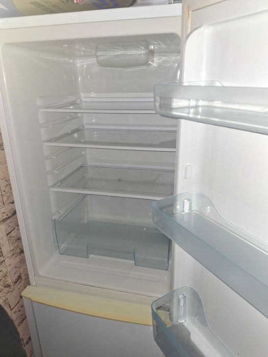 Отдам холодильник на запчасти