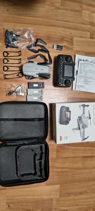 Drona cu telecomanda cu display