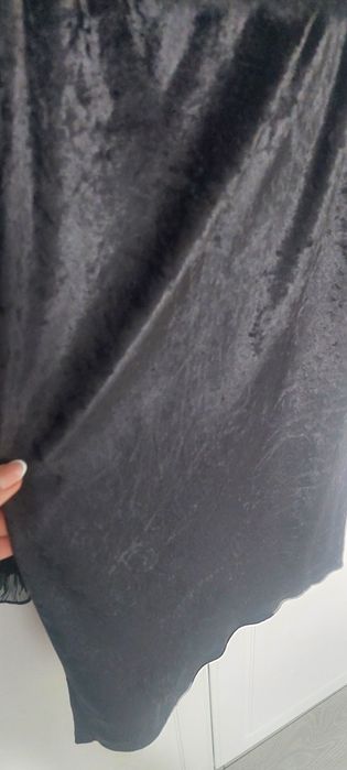 Rochie din catifea și blăniță la gât