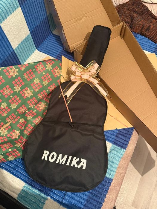 Продам гитару новую