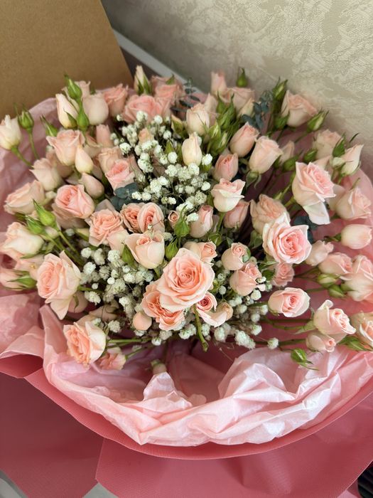 Продам букет из кустовых роз 14000