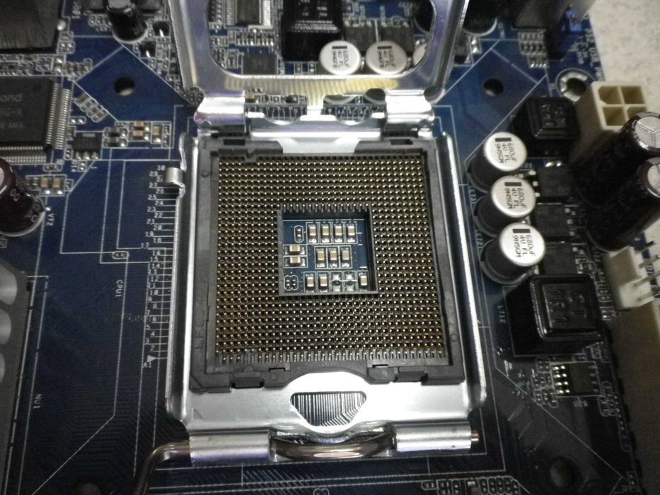 ASRock G31M-VS/E5300/4GB