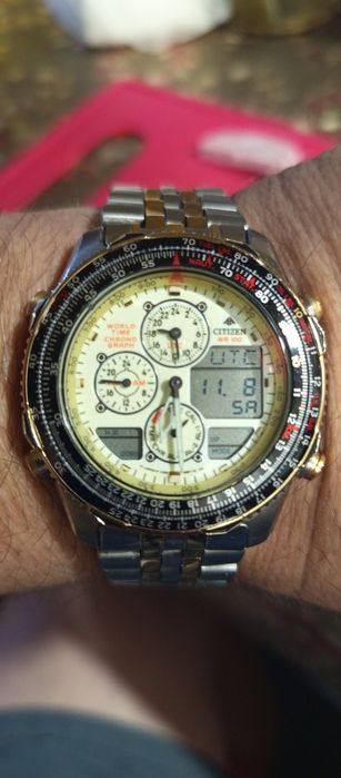 Продавам часовник Citizen C 300