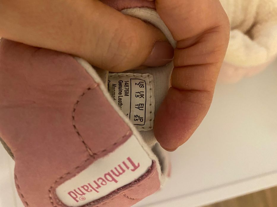 Бебешки дрешки( пантофи, маратонки, рокля) за момиче