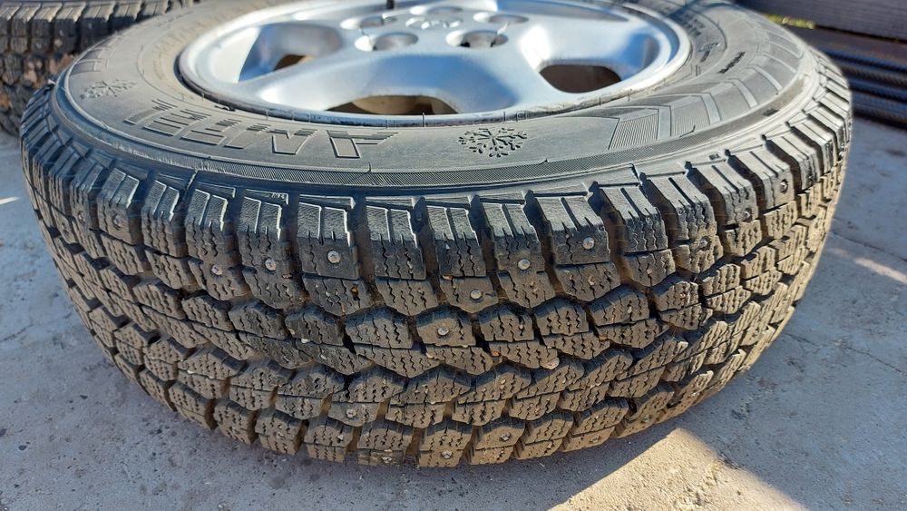 Продаю зимн резину на 14