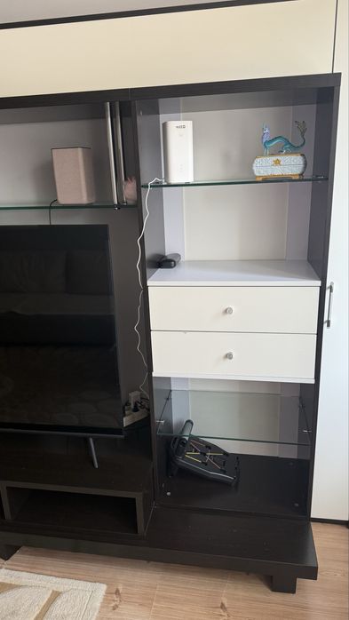 Стенка/шкаф под телевизор со шкафами