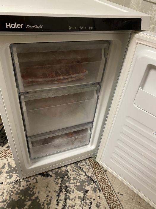 Продам морозилку Haier