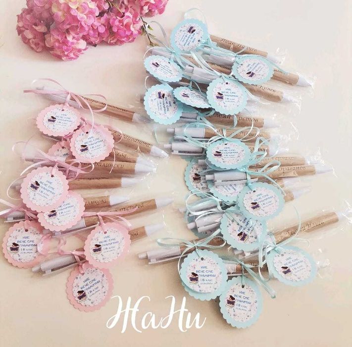 Гравирани моливи химикали подаръчета и украса за празника на буквите