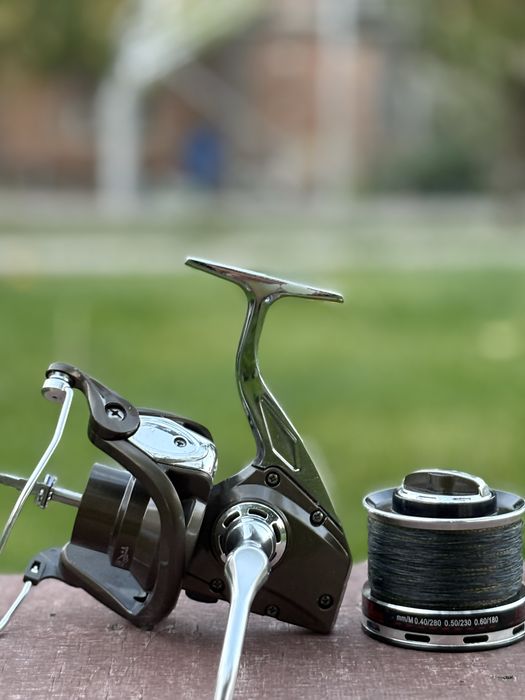 Продавам въдици,макари,колчета(сигнализатори,обгегачи]