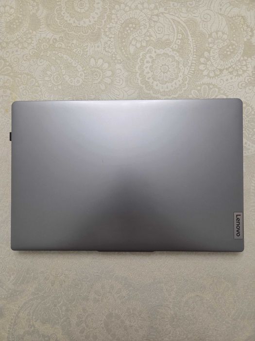 Продам ноутбук Lenovo IdeaPad Slim 3 15IRH8
