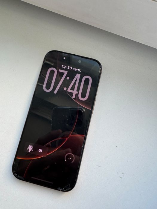 Продам iPhone 16 Pro, 128 ГБ, золотого цвета.