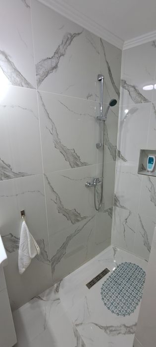 Cazare ultracentral apartament cu dormitor, living, bucatarie.