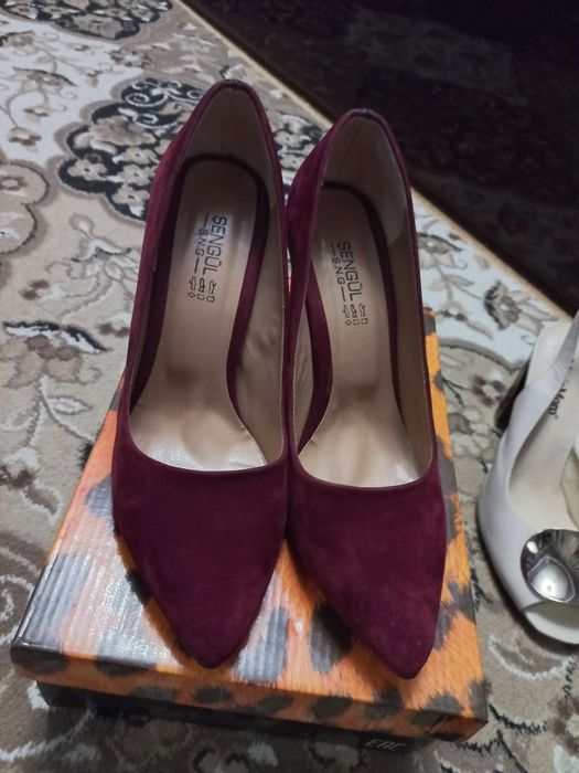 Женская обувь. Размер 39-40.