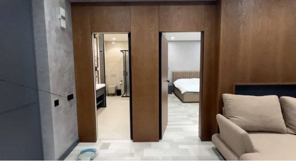 СДАЕТСЯ НОВАЯ 2-ком кв / Евро Люкс в центре