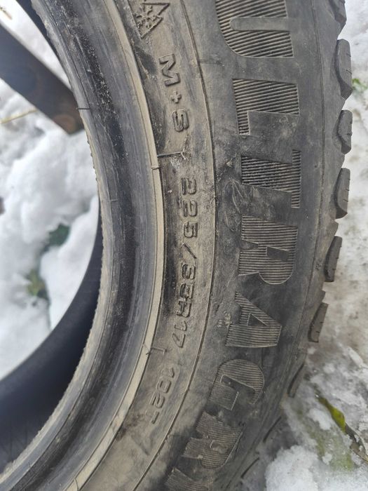 Зимние шины 225/65/17