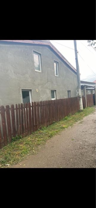 Vând proprietate Casa