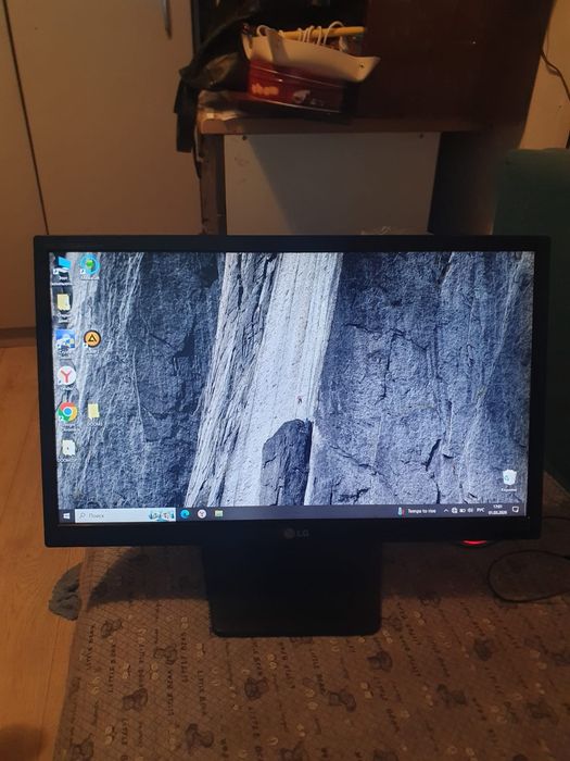 Монитор 24д. LG Ips