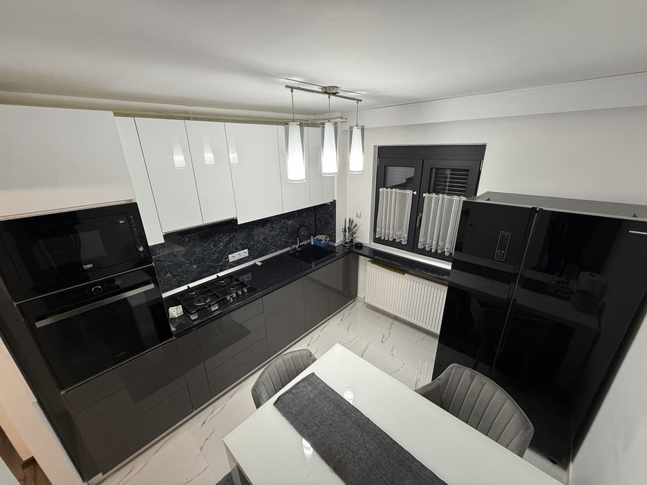 Apartament 3 camere etaj 1 girocului