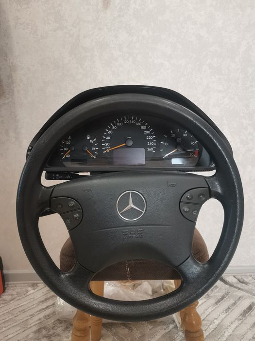 Руль и щиток приборки от Мерседес W210