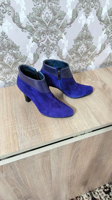 Замшевые ботильоны