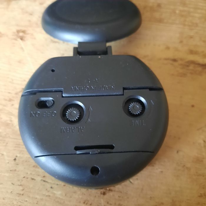 Продавам туристически часовник будилник