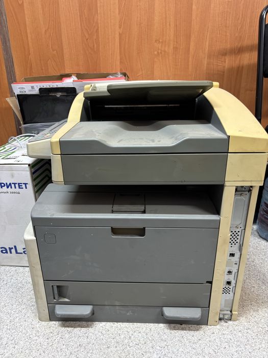 Принтер HP LaserJet5025
