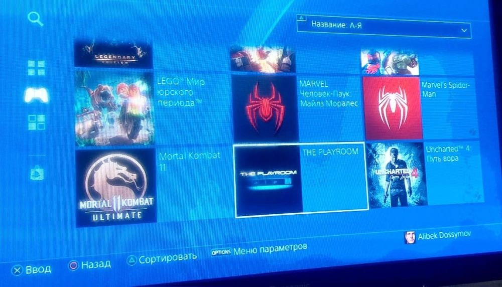 Playstation 4 pro 1 tb + 2 геймпада + 14 игр