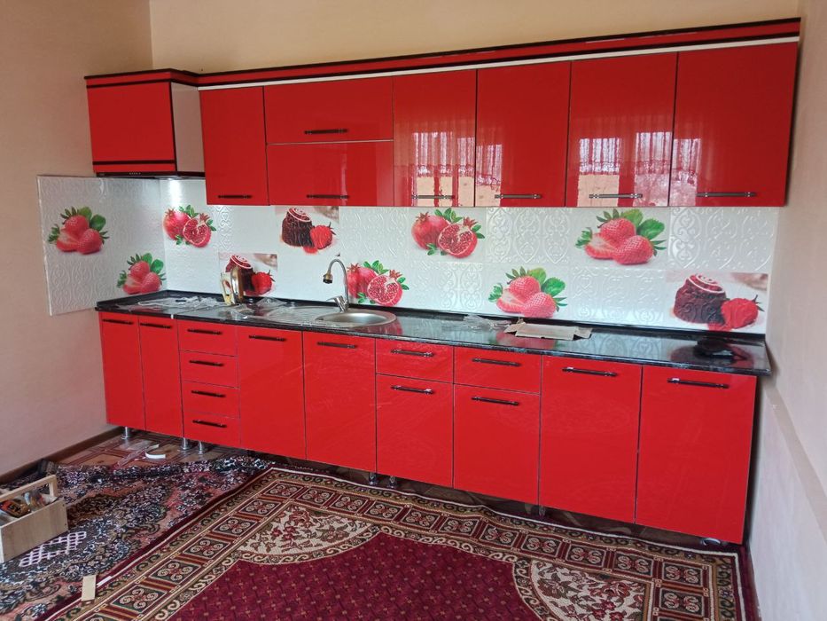 Kuxniya. Xolagan turda . Spalni garnitur xolagan turda . Stol stullar