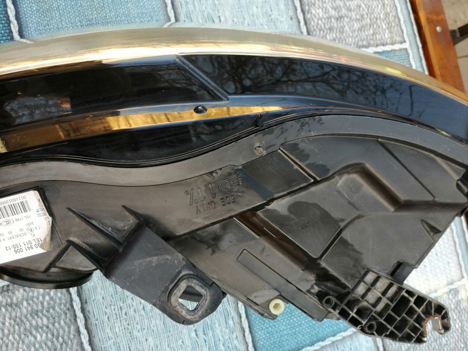 Vând far dreapta Audi A6