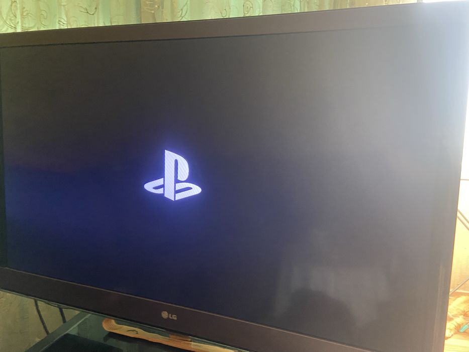 Продам PS4-FAT….