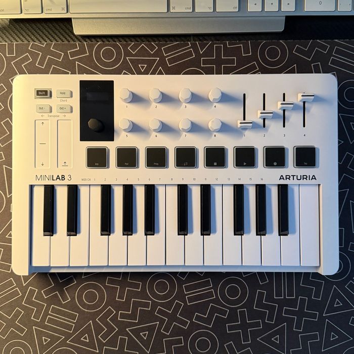 Продается MIDI-клавиатура Arturia Minilab 3