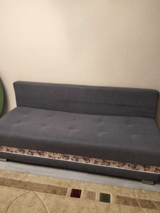 Диван раздвижной, двух спальный,,б/у, цвет коричневый, хорошем состоян