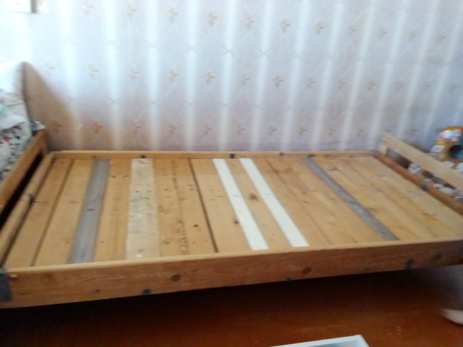Кровать продам деревянная