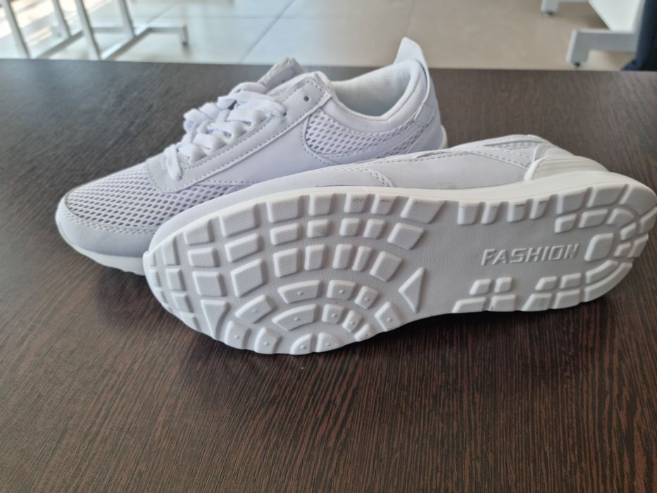 Кроссовки цена 19900тг