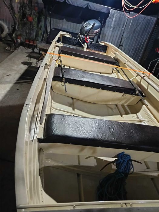 Barca cu motor si sonar