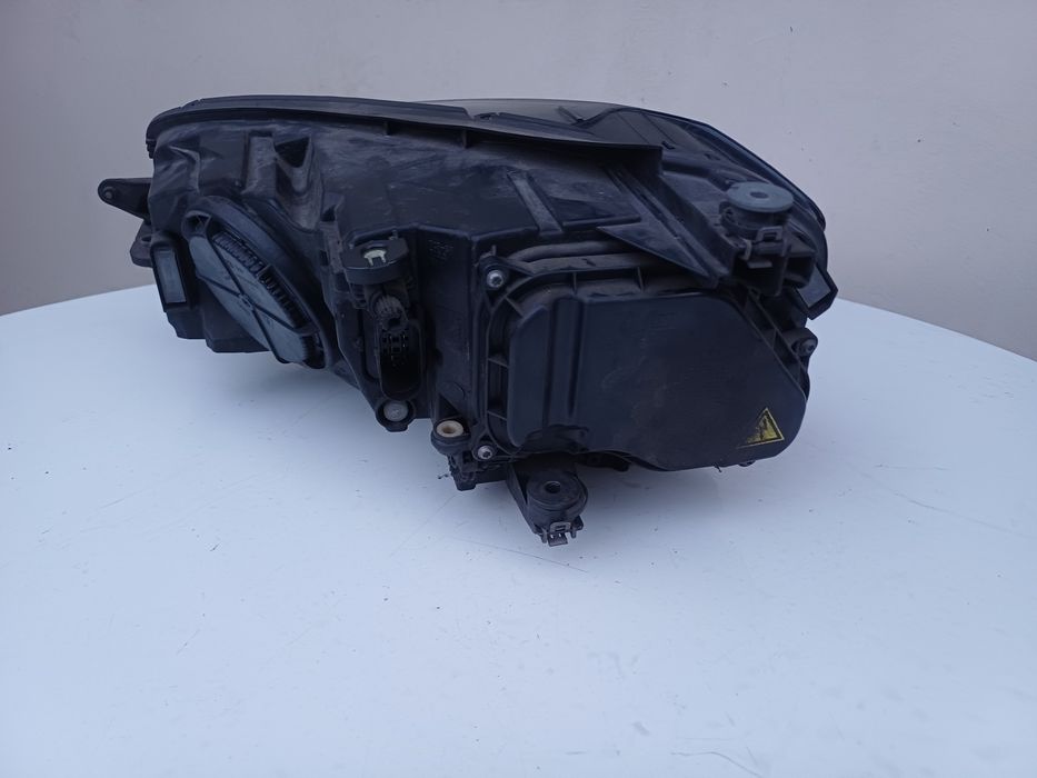Десен фар за Vw Golf 7 {Ксенон}