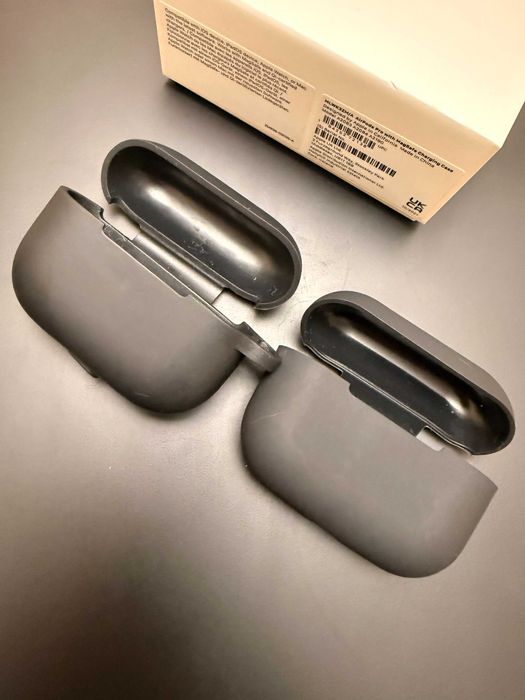 Оригинални Apple AirPods Pro + два кейса подарък