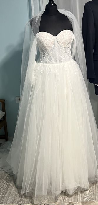 Inchiriez rochie de mireasa