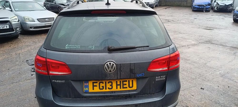 Dezmembrari / Dezmembrez VW Passat B7 (365)  2.0 TDI CFFB cutie viteze manuala cod culoare LK7X